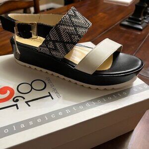 Unovirgola Seicento Diciotto (One Point Six One Eight) Brand New Sandals Italy
